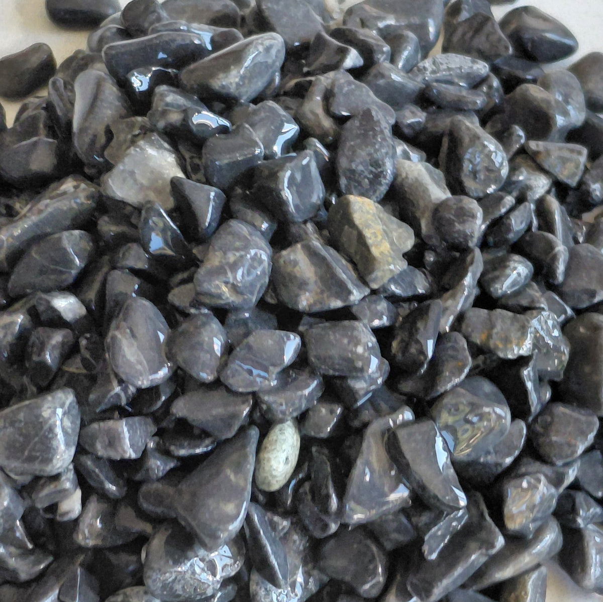 Grey decorative mosaic, 6–8 mm, for terrariums
