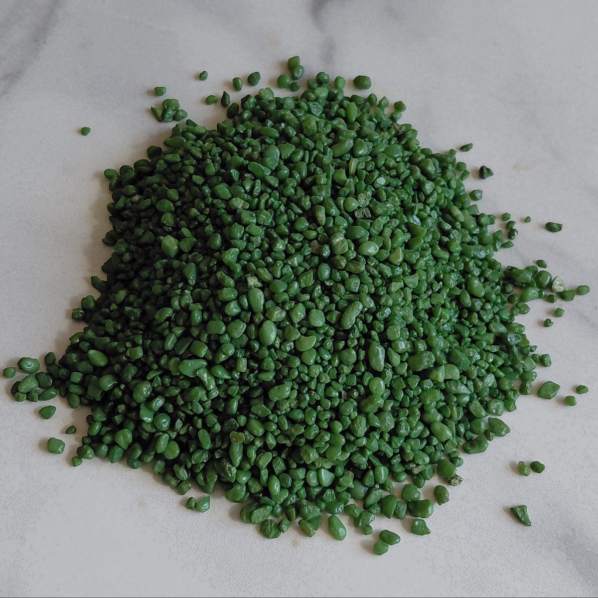 Green decorative gravel for terrariums and plant displays